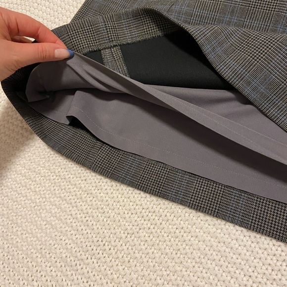 Babaton Modern Mini Skirt - Picture 5 of 6